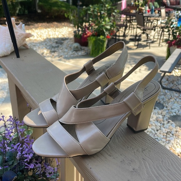 Life Stride Soft Systems high heels sandals. Size 7.5. Beige/ neutral. - Picture 6 of 7